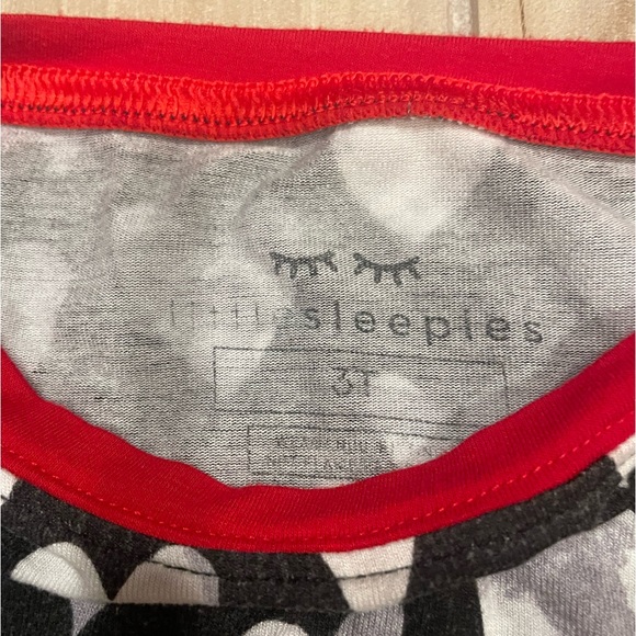 Little Sleepies Valentine pajamas set in size 3T. Cute for boys or girls. - Picture 3 of 3